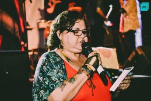 Ana Pujol Desnuda as Ondas: Um Oceano Minimalista de Palavras, Sentimentos e Silêncios