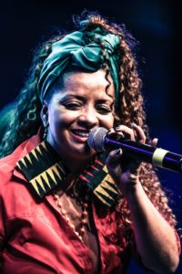 Vanice Deise participa do Sarau A Arte Liberta no Espaço Cultural Jd. Damasceno