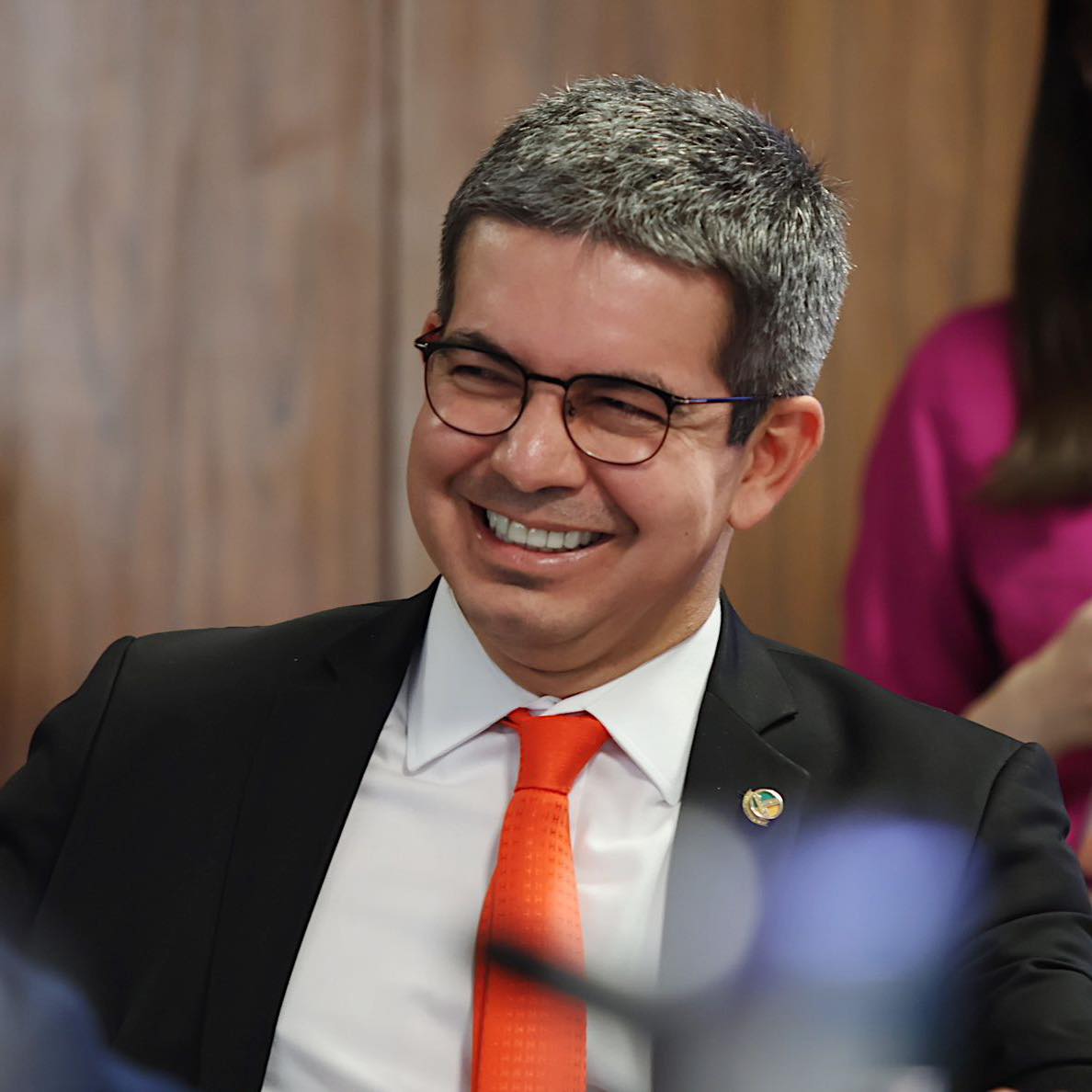 Senador Randolfe Rodrigues Declara Apoio ao STF Após Críticas Anteriores