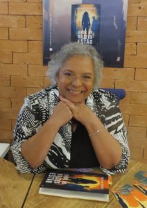 Monica Heinen: Da Arte à Literatura, Uma Brasileira em Colônia Desvenda Segredos Familiares em Seu Novo Livro