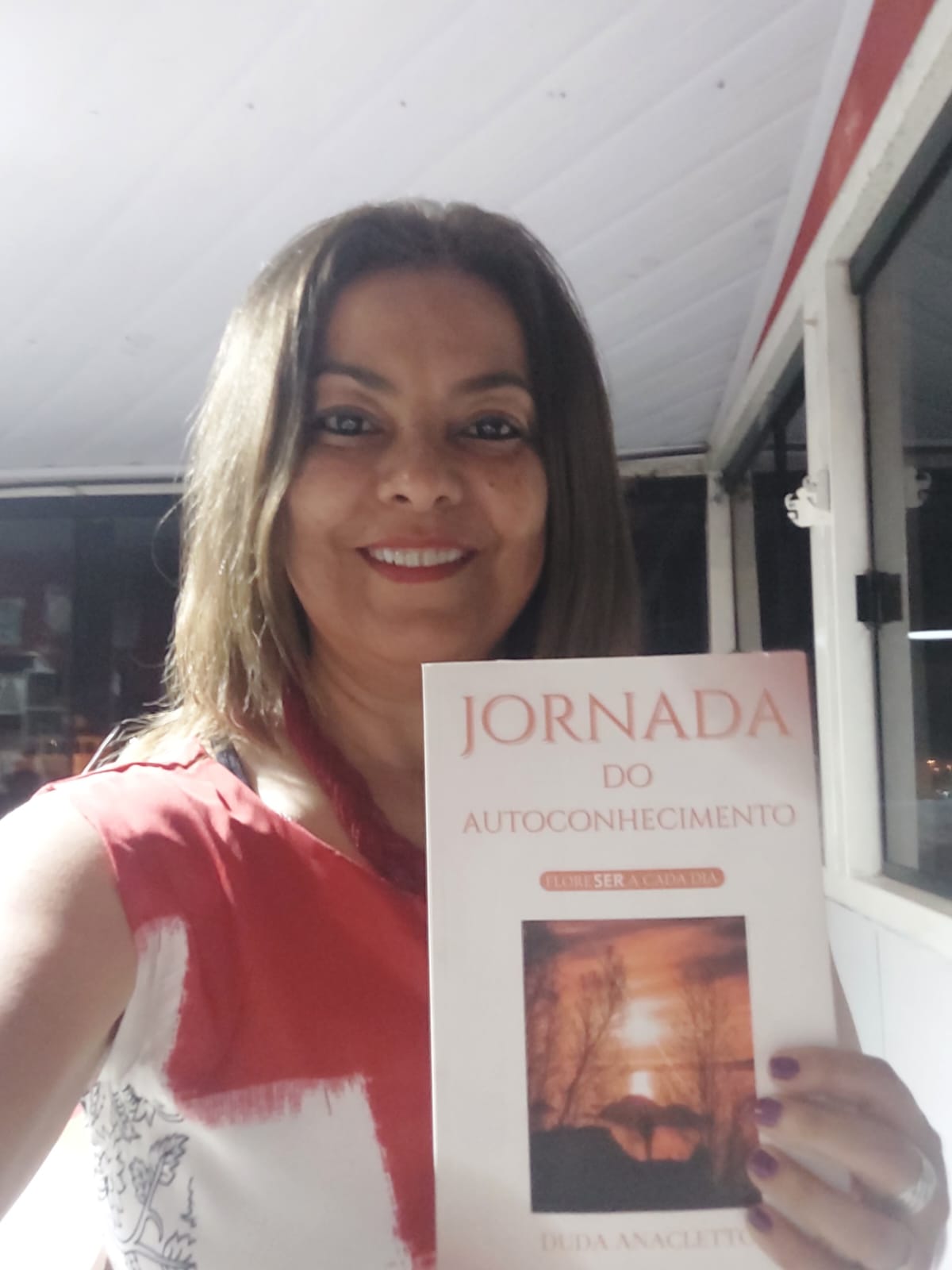 Duda Anacletto lança o livro “Jornada do autoconhecimento – Um convite para você FloreSER a Cada Dia