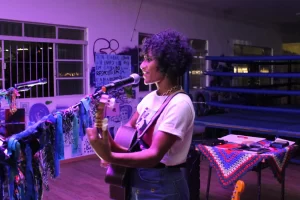 Jéssica Rosa apresenta novo show no Sarau A Arte Liberta em Taipas