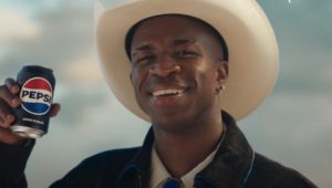 Vini Jr. protagoniza nova campanha global da Pepsi