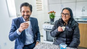 Prefeitura de São Paulo ergue muro na Cracolândia e divide opiniões